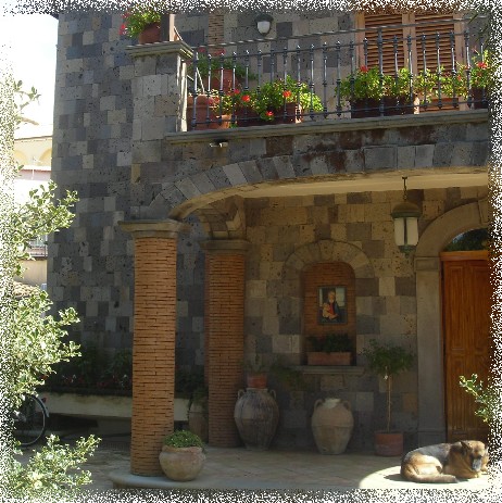 Lavorazioni tufo sorrento – rivestimento con pietra di tufo ... Lampade a muro in tufo